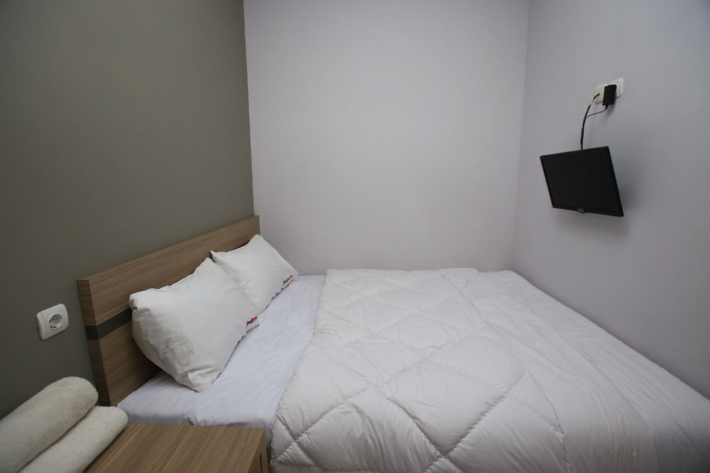 Reddoorz @ Karet Pedurenan 2 Dżakarta Zewnętrze zdjęcie